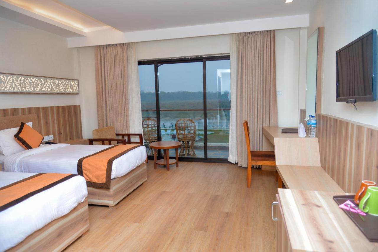 Park Safari Resort Sauraha Εξωτερικό φωτογραφία