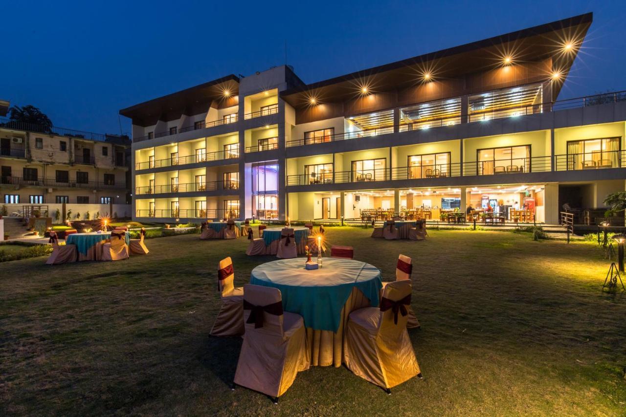 Park Safari Resort Sauraha Εξωτερικό φωτογραφία